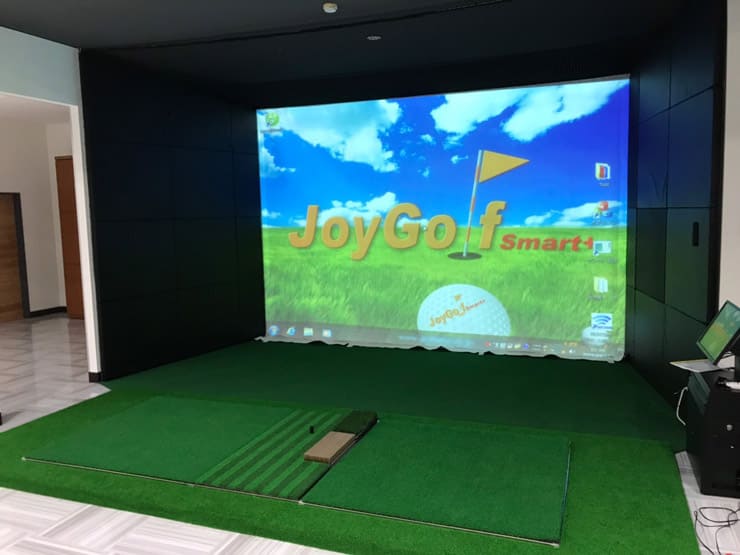 Thiết lập 'Joy Joygolf Smart +' tại trung tâm mô phỏng golf trong nhà   Amitie  ở tỉnh Kagoshima.