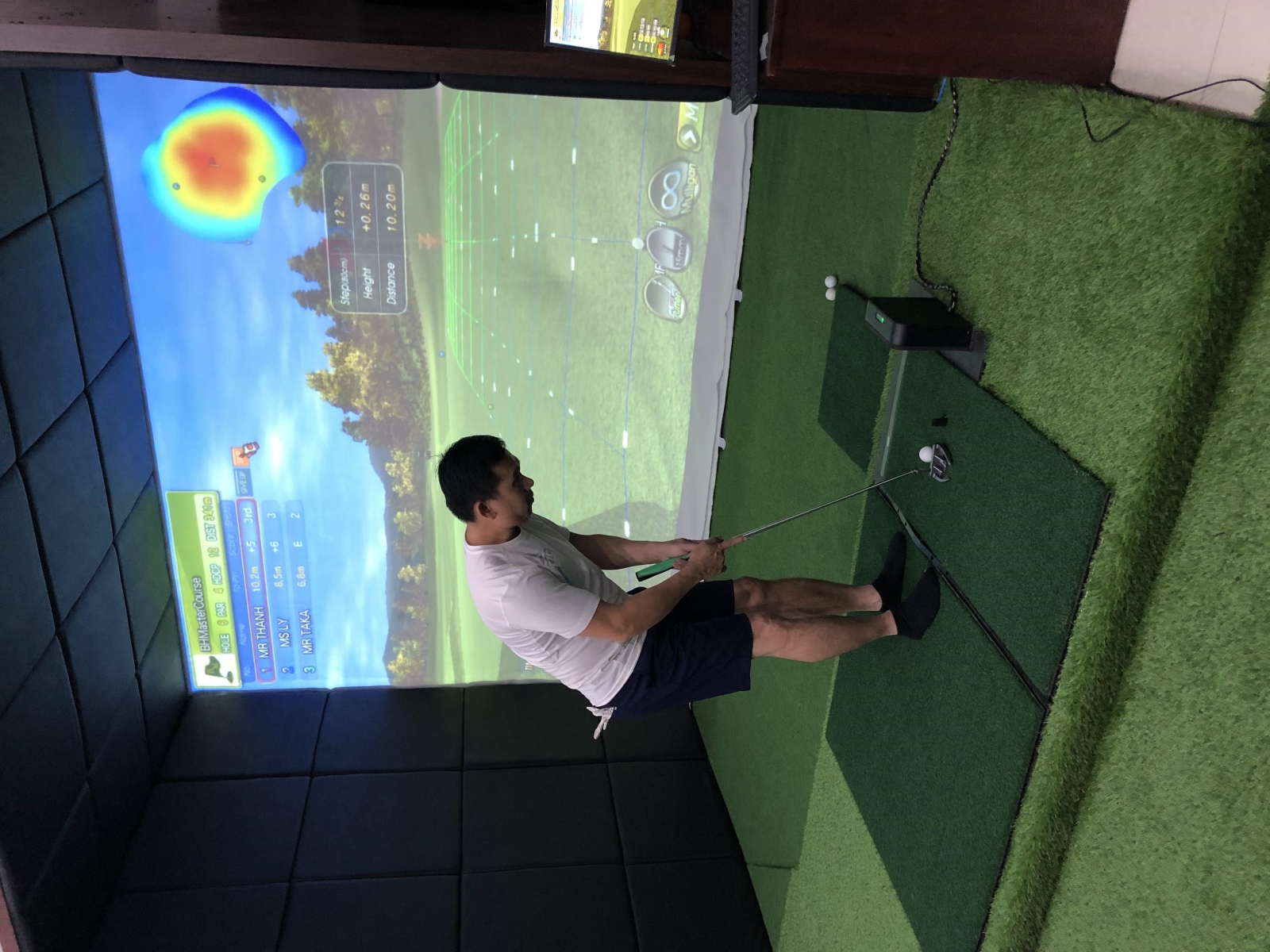 Hệ thống mô phỏng golf 'G-shot Smart2' tới nhà riêng của Khách hàng tại quận 7, Thành phố Hồ Chí Minh, Việt Nam.